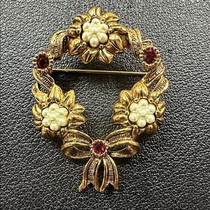 Avon Vtge - Gold Floral Wreath Brooch with Red Accents And Faux Pearls